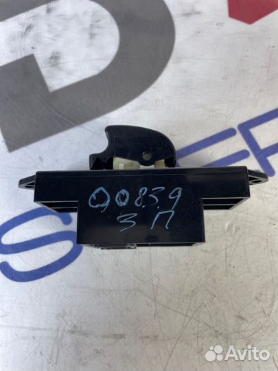 Кнопка стеклоподъемника задняя правая Mitsubishi