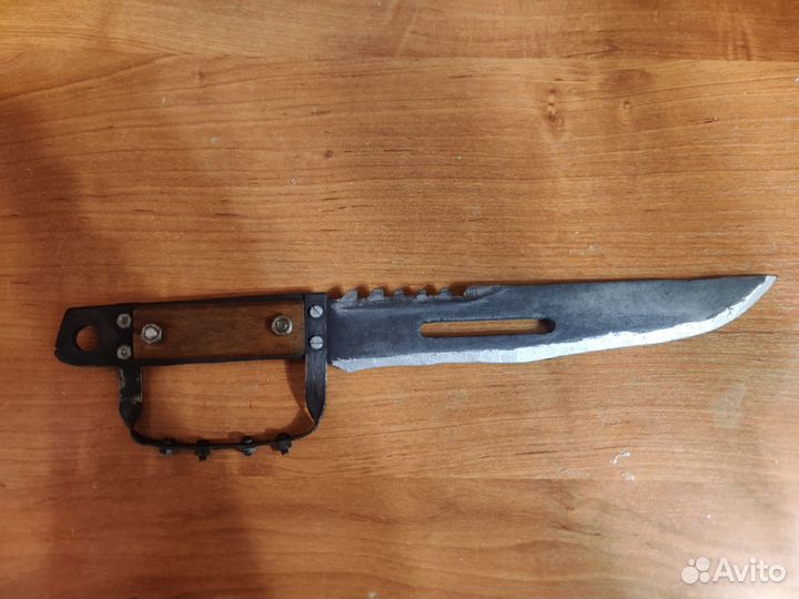 Нож Артёма из серии игр Metro