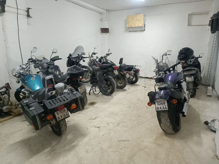 Машиноместо, > 30 м²