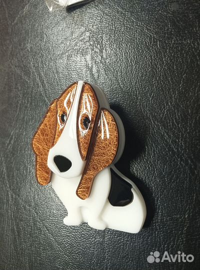 Брошь собака