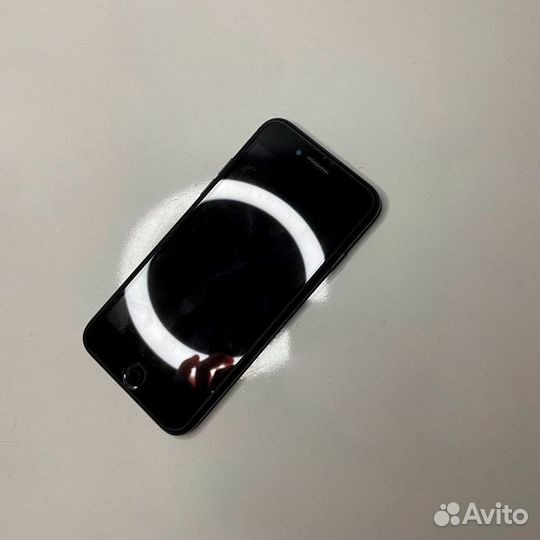 Телефон iPhone 7