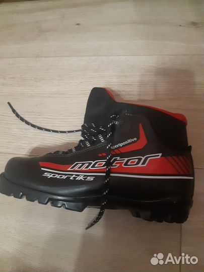 Лыжные ботинки