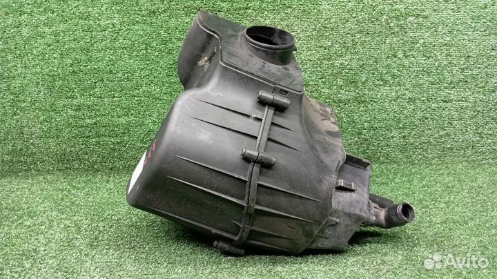 Корпус воздушного фильтра Audi A8 Правый