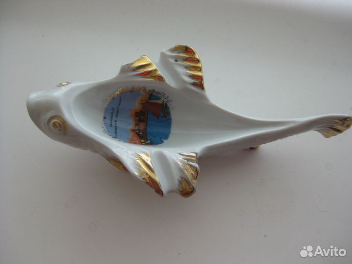 Продам фарфоровую пепельницу в виде рыбки