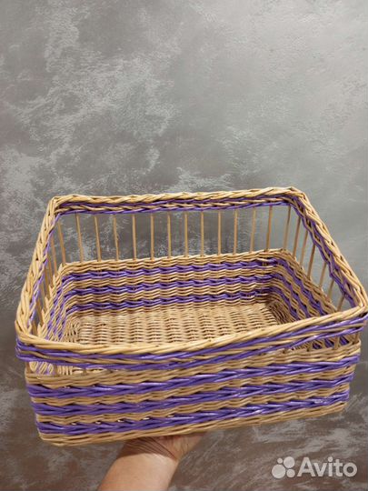 Плетеная корзина, поднос
