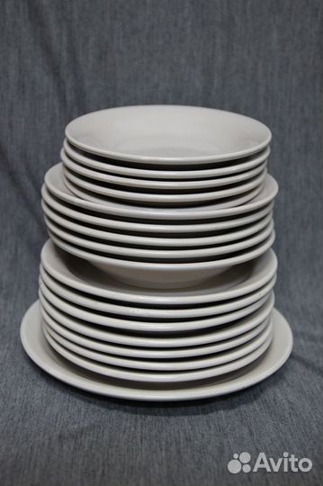 Набор столовый из фаянса - тарелки. СССР