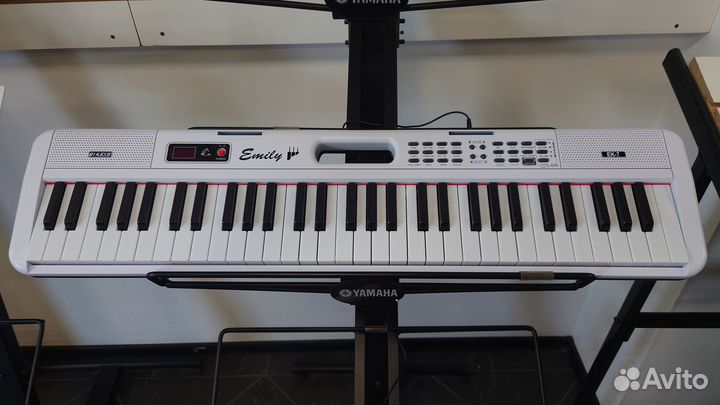 Emily piano EK-7 WH — синтезатор, 61 клавиша