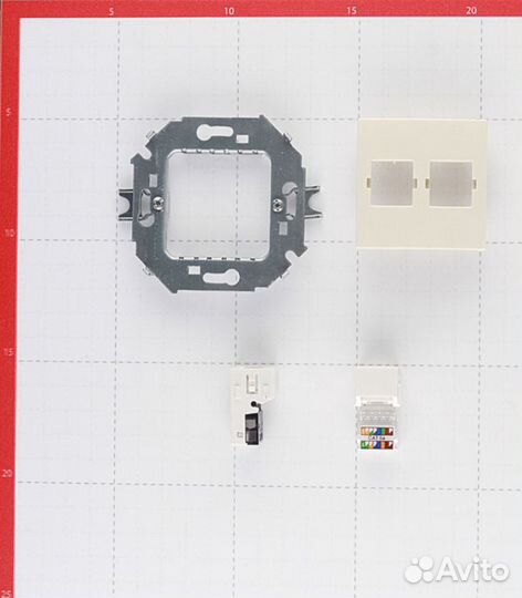 Розетка телефонная/компьютерная 1591590-031 скрыта