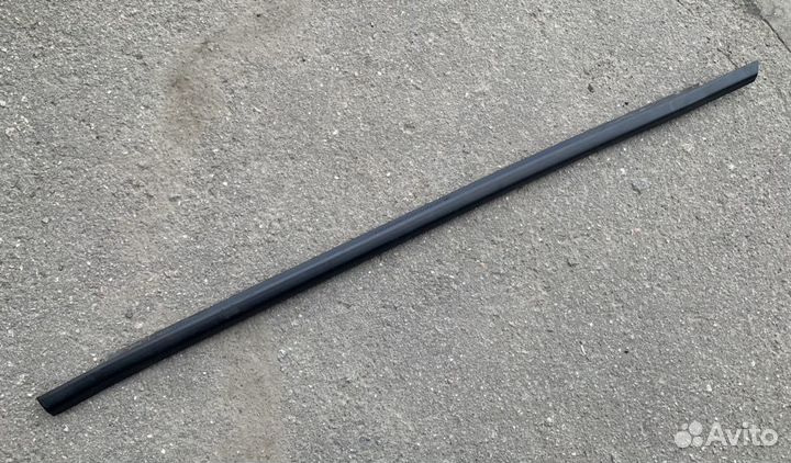 Молдинг стекла задней правой двери Focus 3