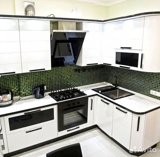 Кухонный гарнитур в современном стиле на заказ