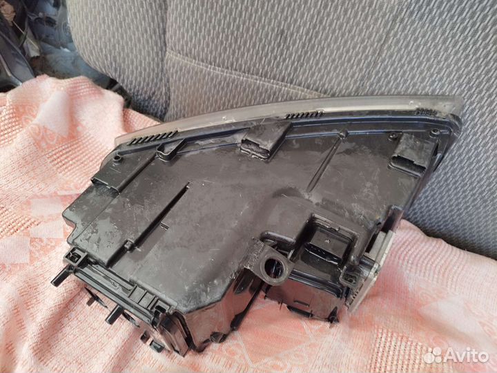 Фара передняя правая на Ауди а8д3