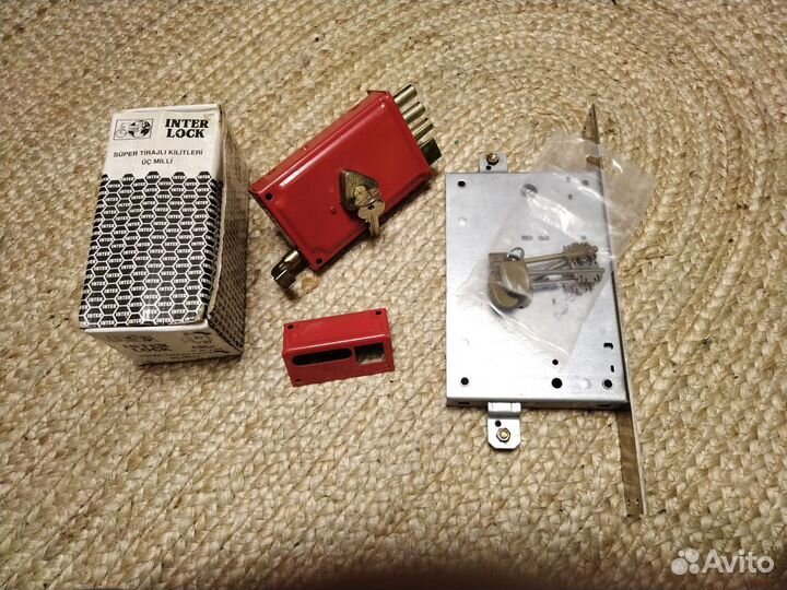 Дверные замки новые