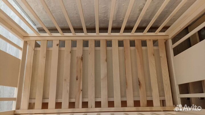 Детская кроватка с маятником и ящиком