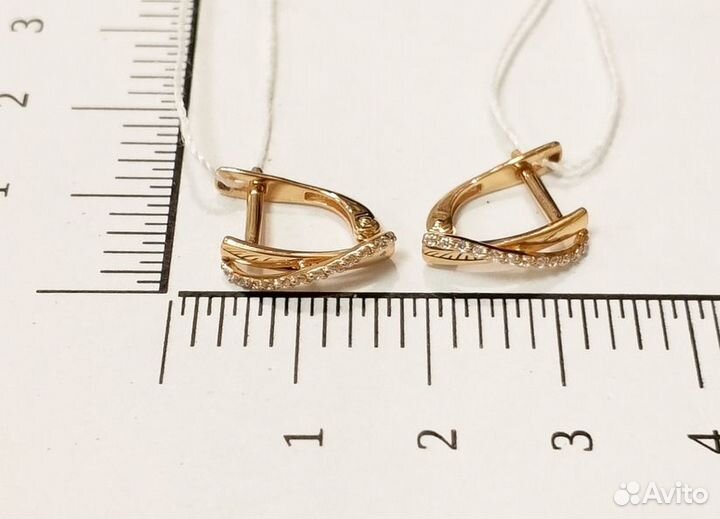 Золотые серьги с камнем