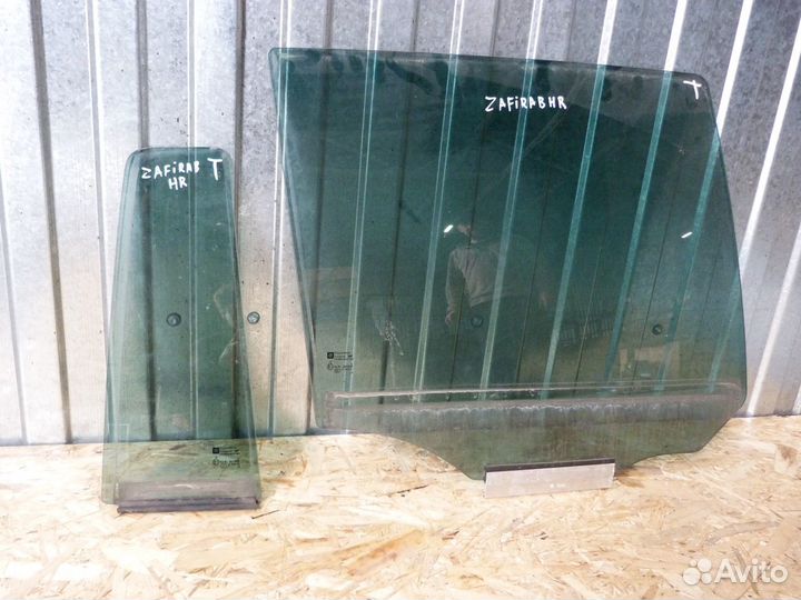 Стекло задней двери Opel Zafira B