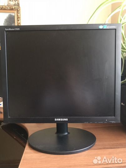 Монитор Samsung