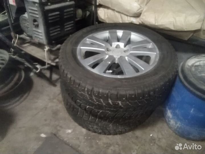 Продам резину на дисках 255 55 R18 Франция