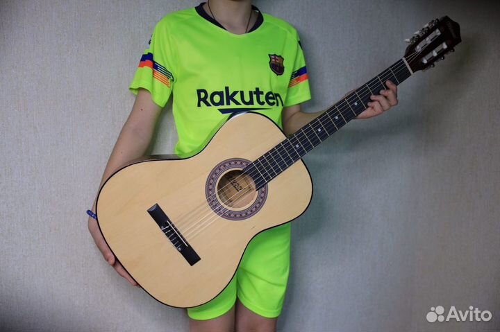 Новая классическая шестиструнная гитара