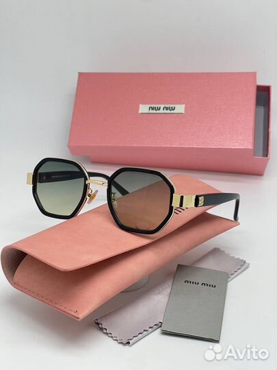 Солнцезащитные очки miu miu