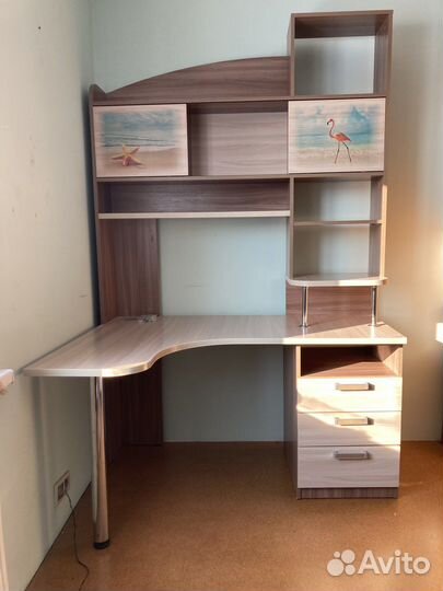 Компьюторный стол, с полками