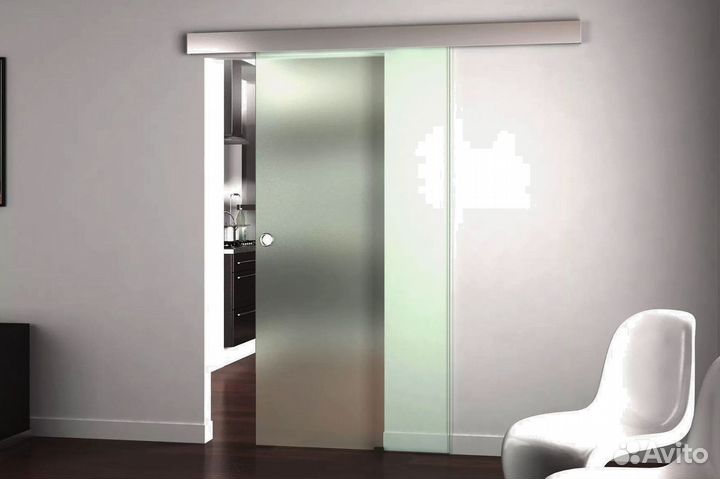 Стеклянная дверь