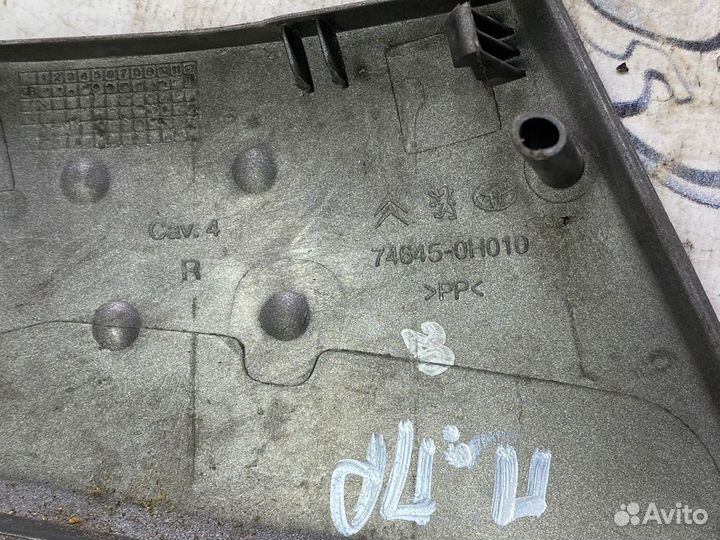 Заглушка салона правая Peugeot 107