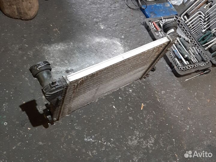 Радиатор интеркуллера Фольксваген Тоуран Кадди 1.9