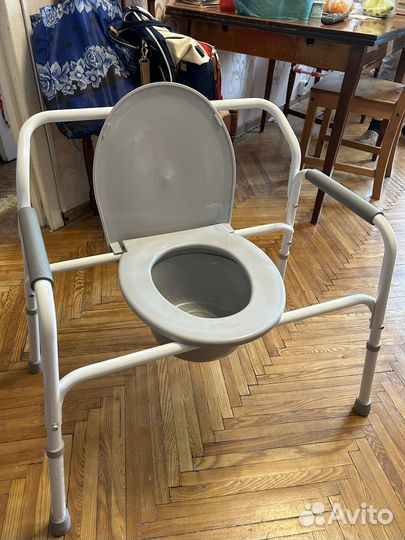 Стул для туалета пожилых людей