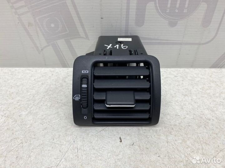 Воздушный дефлектор в торпеду правый Mercedes-Benz