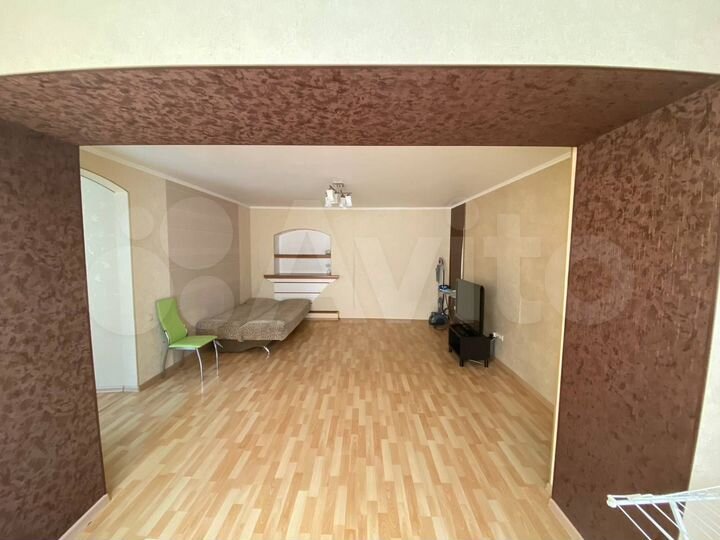 3-к. квартира, 80 м², 1/9 эт.