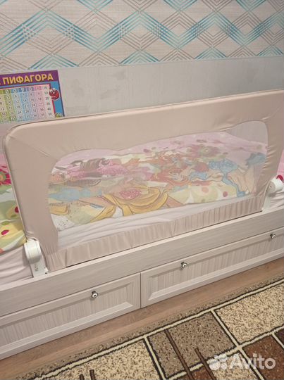 Защитный бортик для кровати