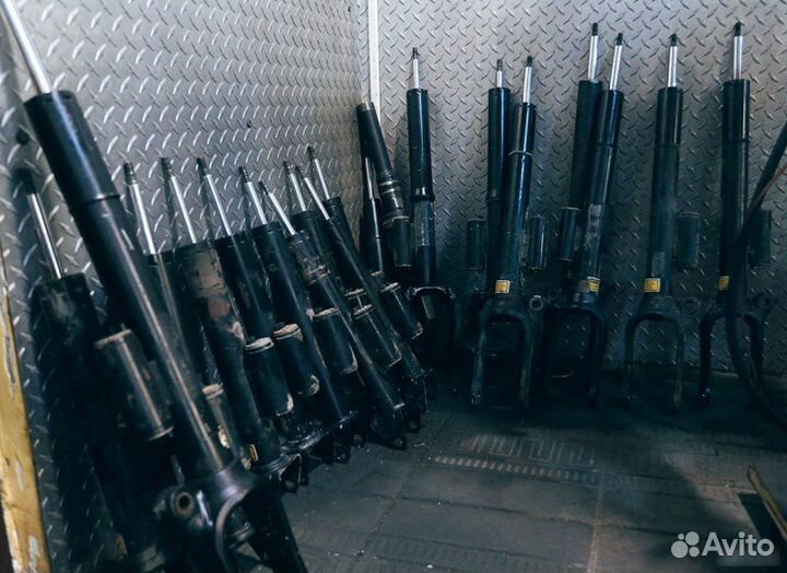 Амортизатор передний Toyota Corolla