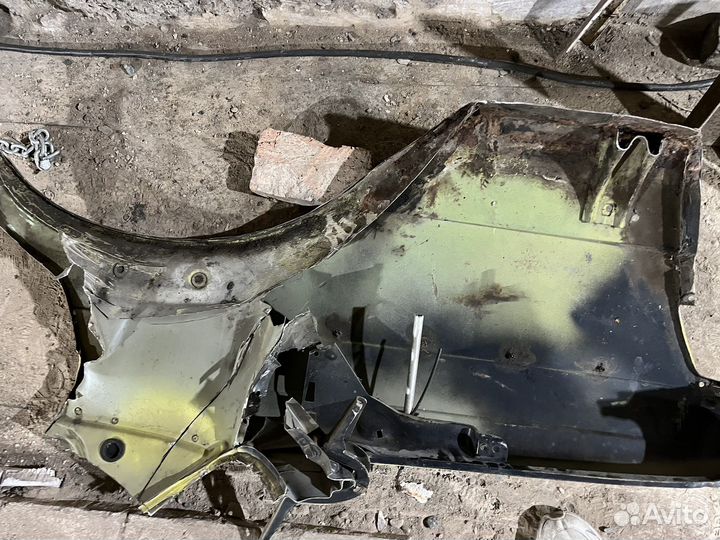 Крыло левое Mercedes-Benz W123