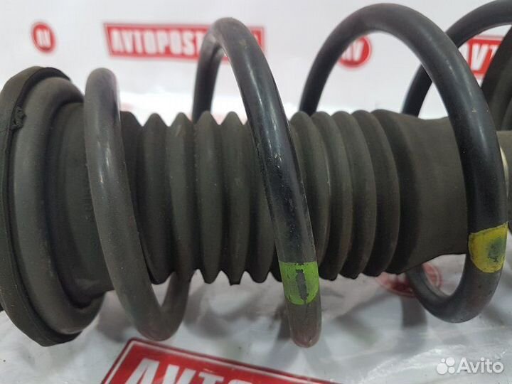 Стойка подвески передняя правая Toyota Vitz NSP130