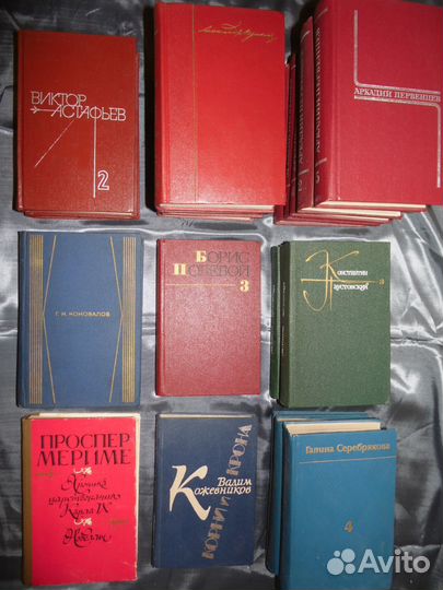 Книги (есть много)