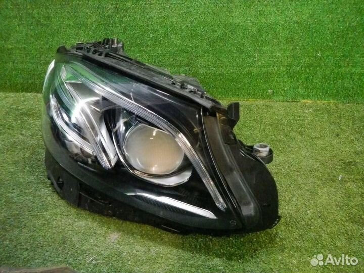 Фара правая Mercedes-Benz E-Class