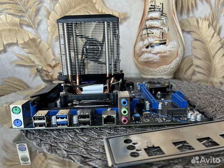 Материнская плата с процессором