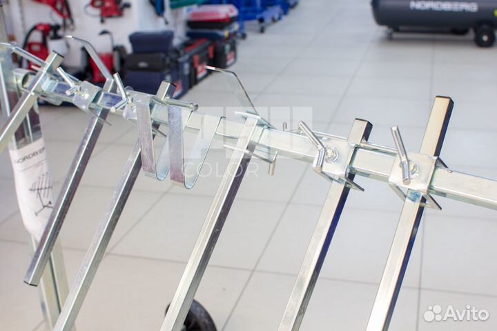 Вращающаяся стойка для окраски деталей