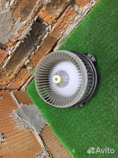 Моторчик печки Toyota Auris E150