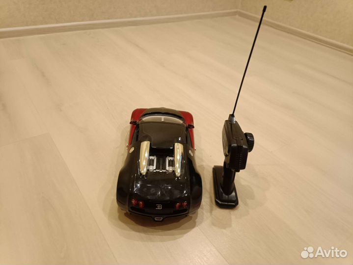 Радиоуправляемая модель Bugatti Veyron 16.4 1 10
