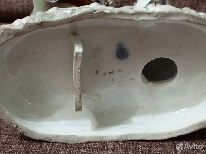 Фарфоровая статуэтка 