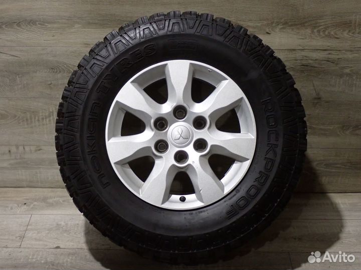 Комплект колес Mitsubishi Pajero 4 оригинал R17