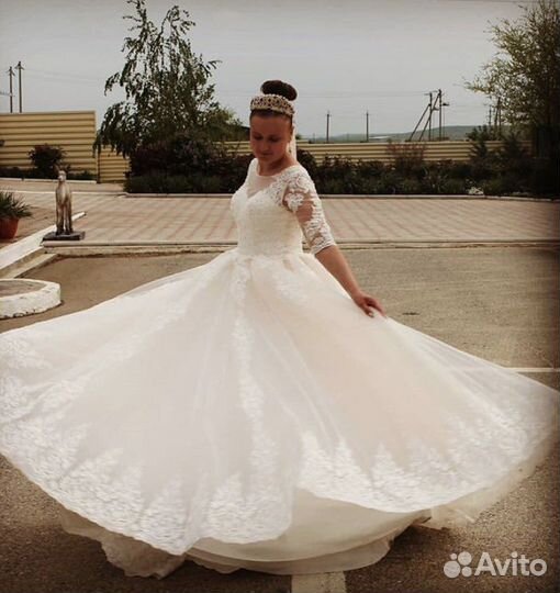 Свадебное платье со шлейфом 44 46