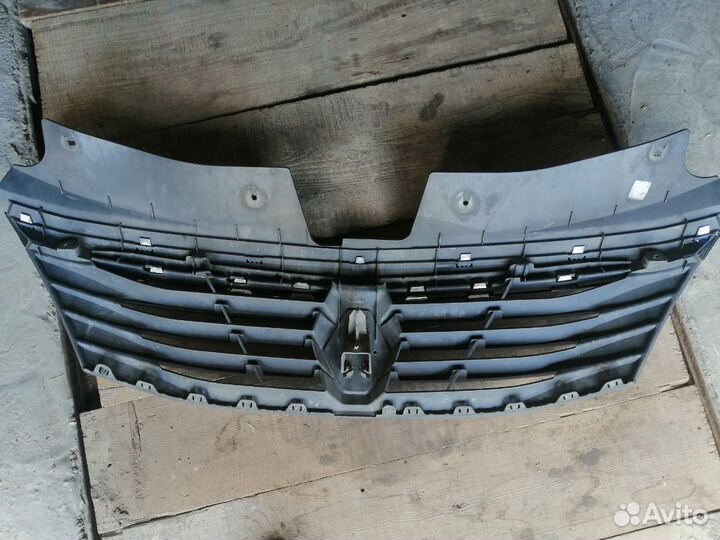 Решотка радиатора рено логан