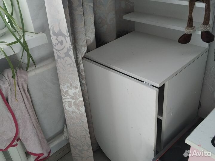 Маникюрный стол бу