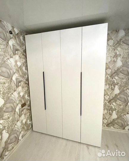 Современный распашной шкаф