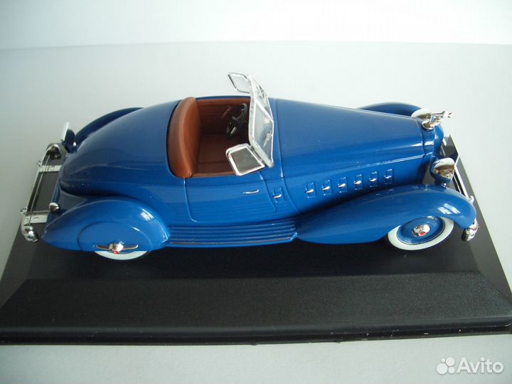 Коллекционная модель Packard V12