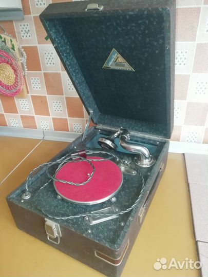 Патефон граммофон с электромотором довоенный редки