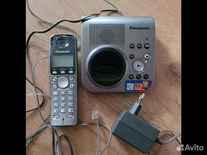 Домашний стационарный телефон Panasonic KX-TG7225