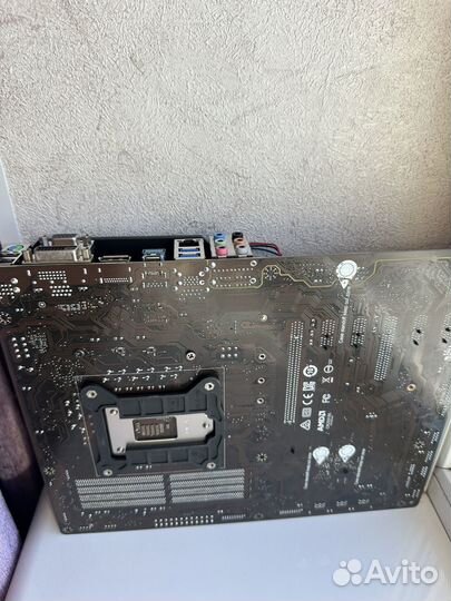 Материнская плата